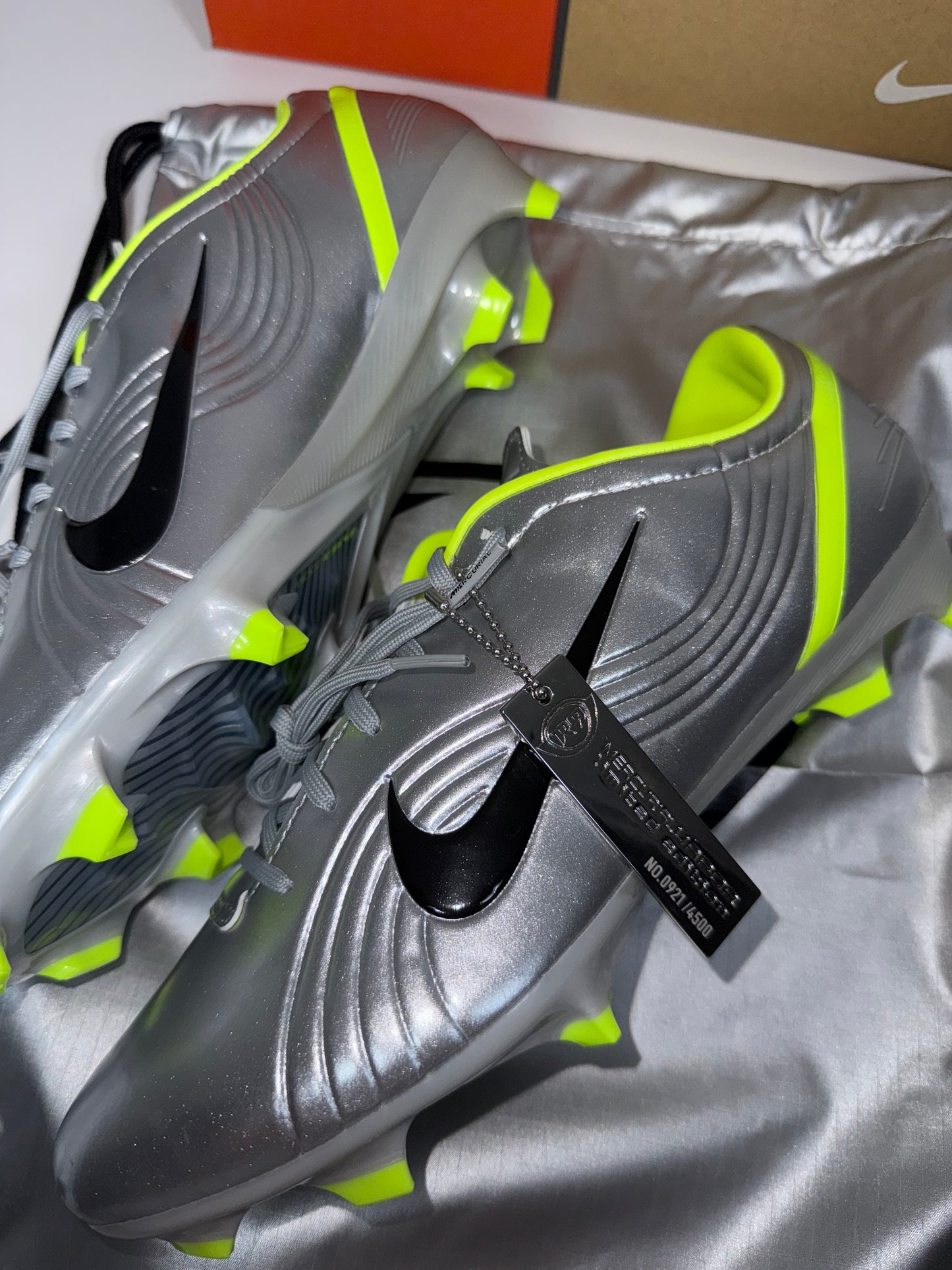 Nike Mercurial Vapor 1 R9 Elite FG
US10.5